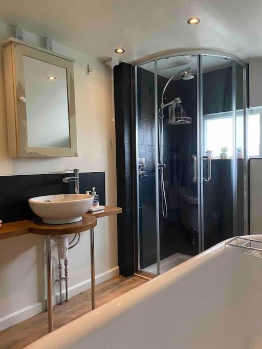 Stunning 2 Bedroom Flat In A Central Location New Alresford Exterior foto
